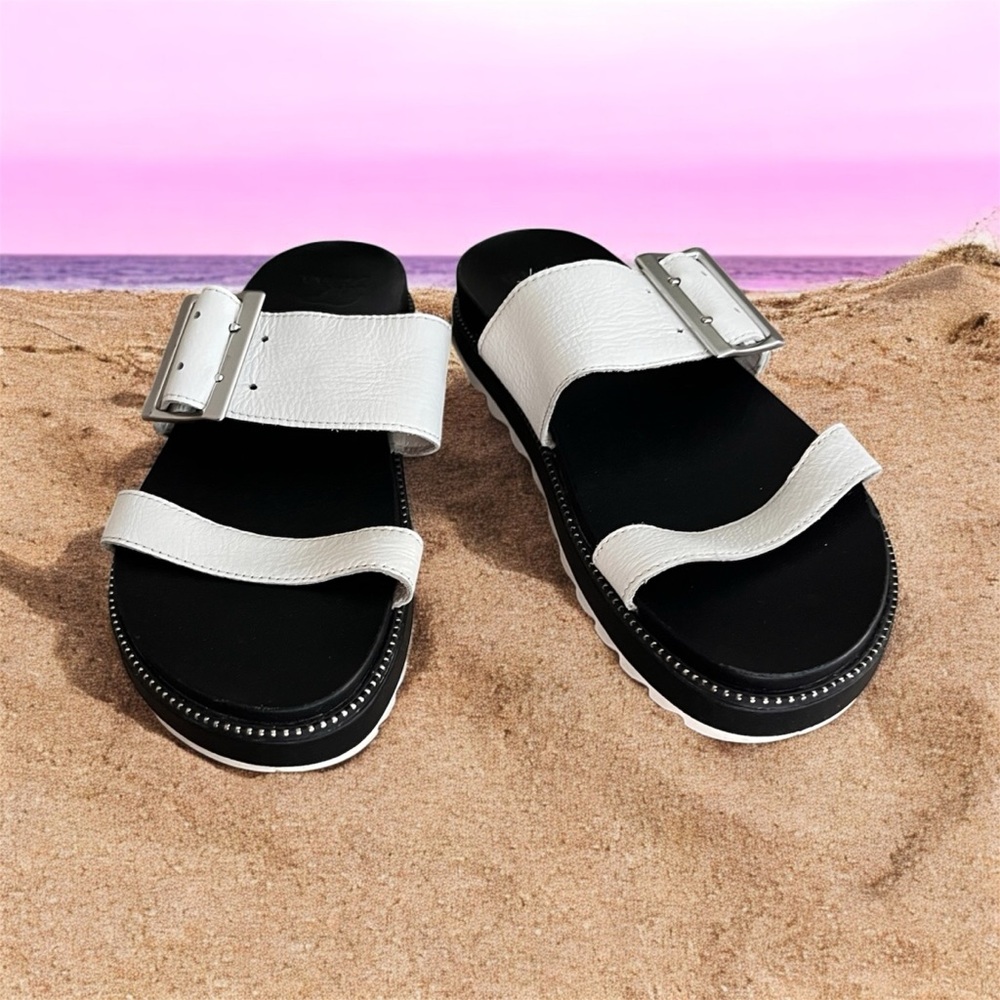Sorel Roaming Buckle Slide Sandals. Full-grain Leather, Slip-resistant Sole, 8